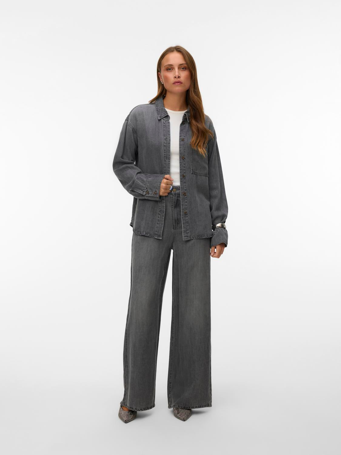 model_shot-front